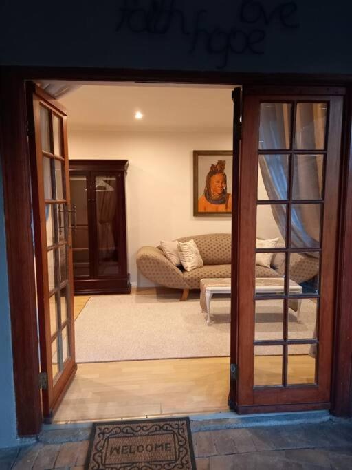 Stunning Bnb In Gorgeous Garden Setting Germiston Exterior photo