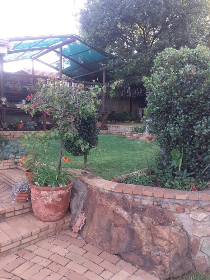 Stunning Bnb In Gorgeous Garden Setting Germiston Exterior photo